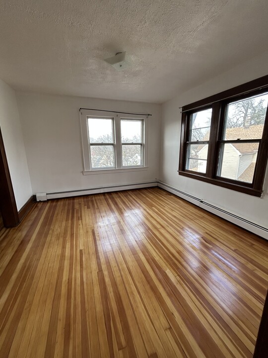 105 Sadler Rd, Unit second floor apt. in Bloomfield, NJ - Building Photo