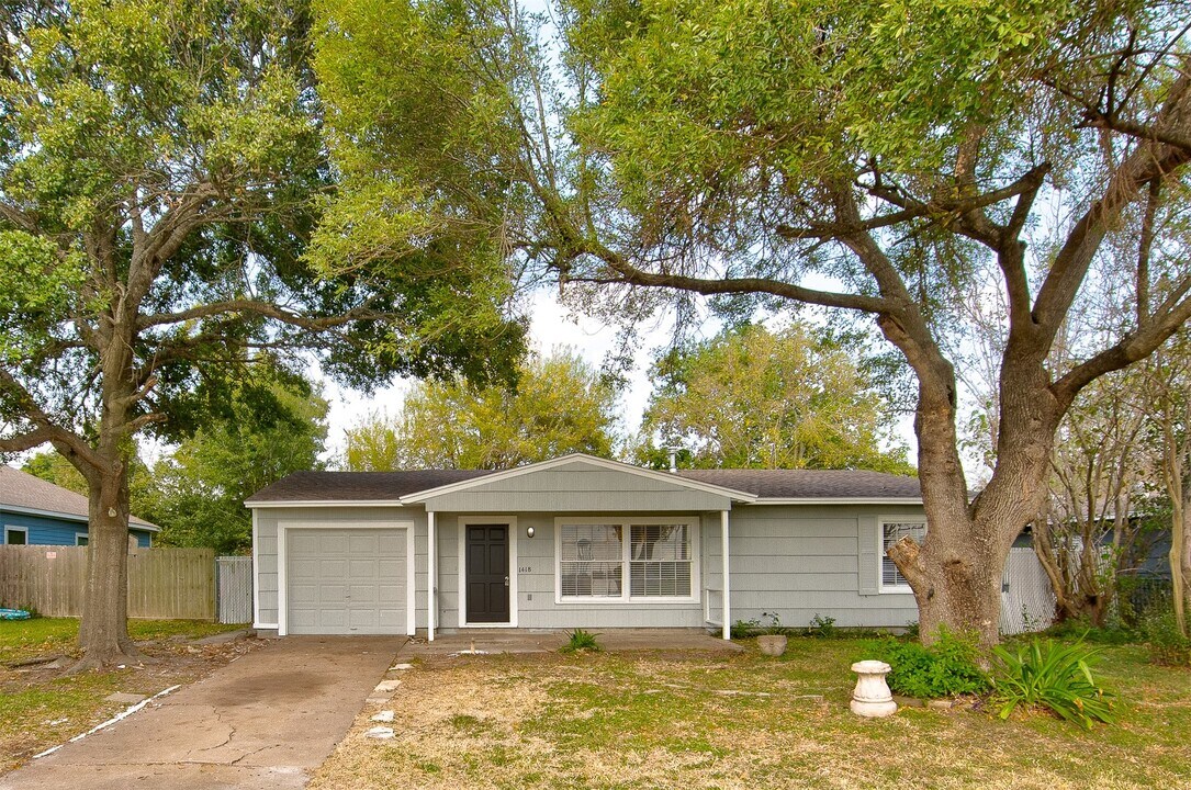 1418 13th Ave N in Texas City, TX - Building Photo