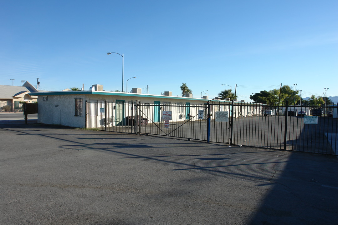 Palm Court Apartments in Las Vegas, NV - Building Photo