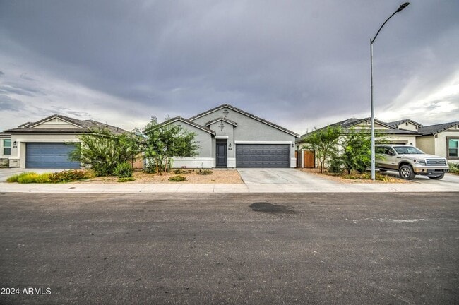 1157 W Paradise Wy in Casa Grande, AZ - Building Photo - Building Photo