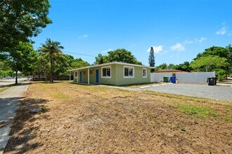 1242 NW 2nd Ave in Fort Lauderdale, FL - Foto de edificio - Building Photo