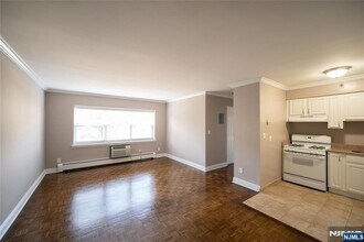 215 Aycrigg Ave in Passaic, NJ - Building Photo - Building Photo
