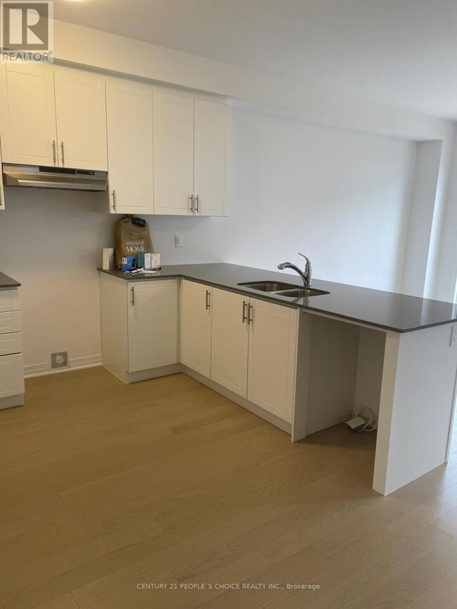 937 Douro St in Stratford, ON - Building Photo - Building Photo