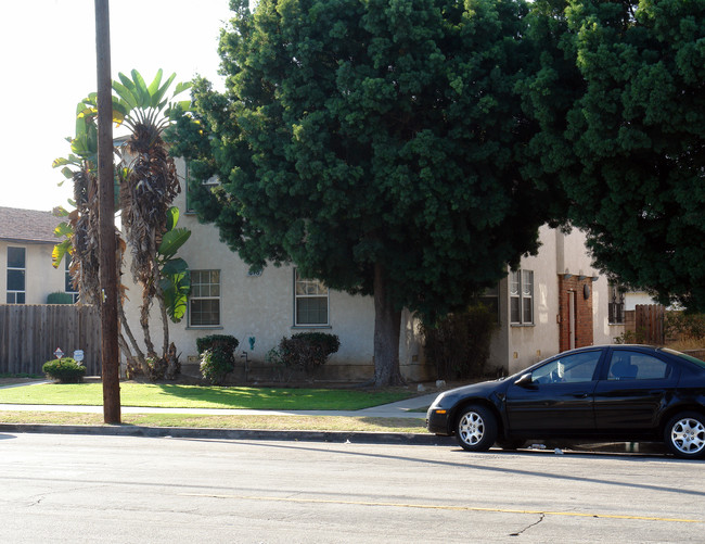 618 W Queen St in Inglewood, CA - Building Photo - Building Photo