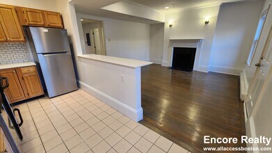 1404 Beacon St in Brookline, MA - Foto de edificio - Building Photo