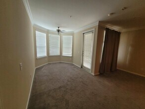 7575 Kirby Dr, Unit 1110 in Houston, TX - Building Photo - Building Photo