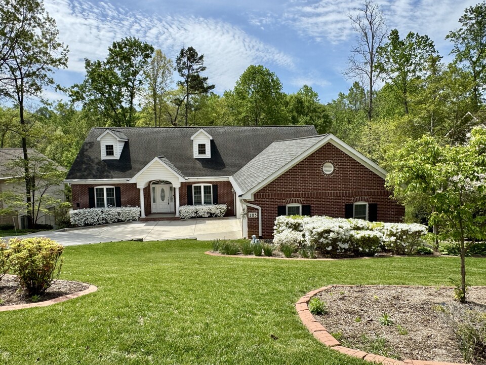 105 Cheeskogili Way in Loudon, TN - Building Photo