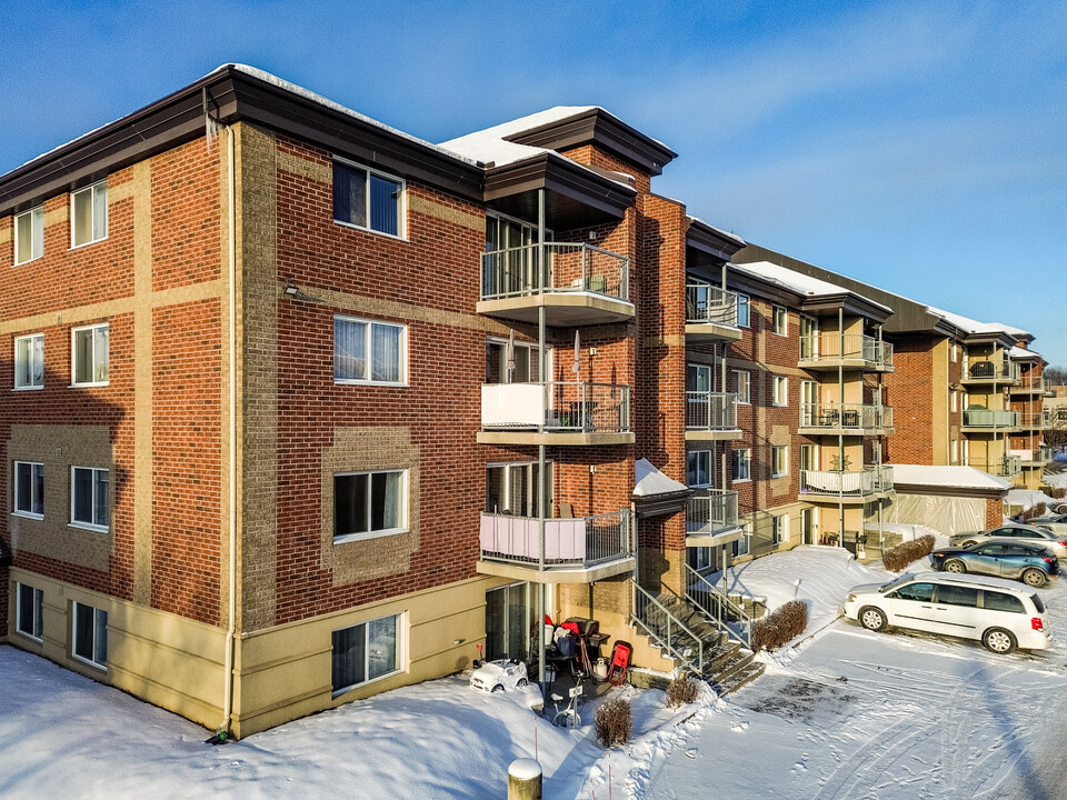 610 Francis-Byrne Rue in Québec, QC - Building Photo