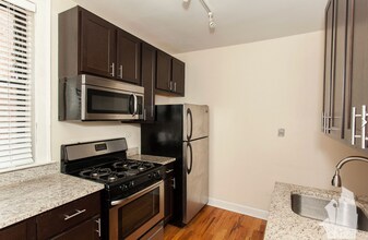 2175 W Giddings St, Unit 1 in Chicago, IL - Building Photo - Building Photo