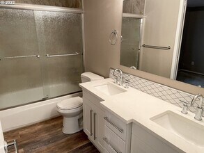 19684 SW 68th Ave in Tualatin, OR - Building Photo - Building Photo