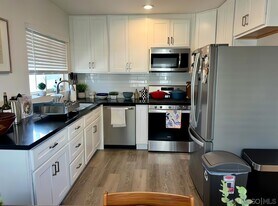 526 4th St in Encinitas, CA - Building Photo