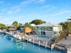 232 W Seaview Dr in Duck Key, FL - Building Photo - Building Photo