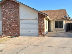 953 W Emelita Cir in Mesa, AZ - Building Photo
