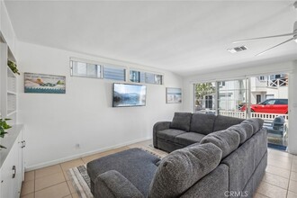 216 Collins Ave, Unit 302 in Newport Beach, CA - Building Photo - Building Photo