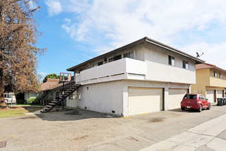 7082 Heil Ave in Huntington Beach, CA - Building Photo - Building Photo