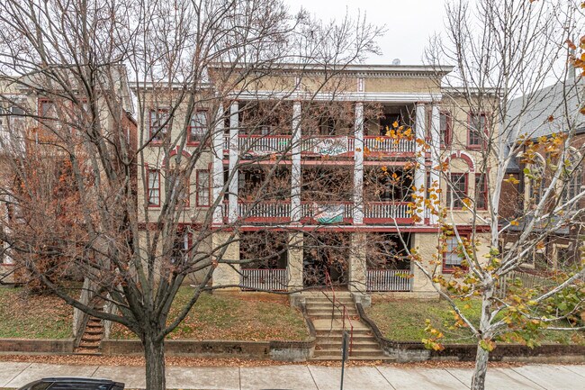 1102-1108 W Grace St in Richmond, VA - Foto de edificio - Building Photo