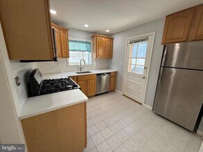 46 Wayfield Rd in Springfield, PA - Foto de edificio - Building Photo