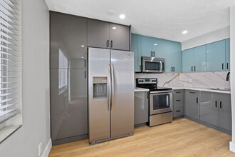 1634 NE 4th Pl, Unit Apartment 2 in Fort Lauderdale, FL - Building Photo - Building Photo