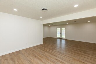 1212 Irving St in West Orange, TX - Building Photo - Building Photo