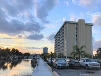 2000 NE 135th St photo'