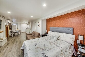 1039 N Lawndale Ave, Unit G in Chicago, IL - Foto de edificio - Building Photo