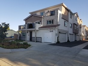 Apricot Townhomes in Simi Valley, CA - Building Photo - Building Photo