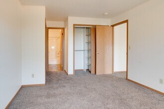 Bluemont Village Apartments in Fargo, ND - Foto de edificio - Building Photo
