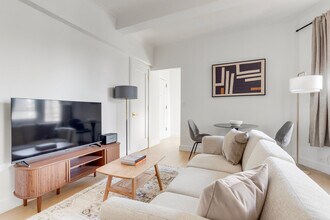 244 W 72nd St in New York, NY - Building Photo - Building Photo