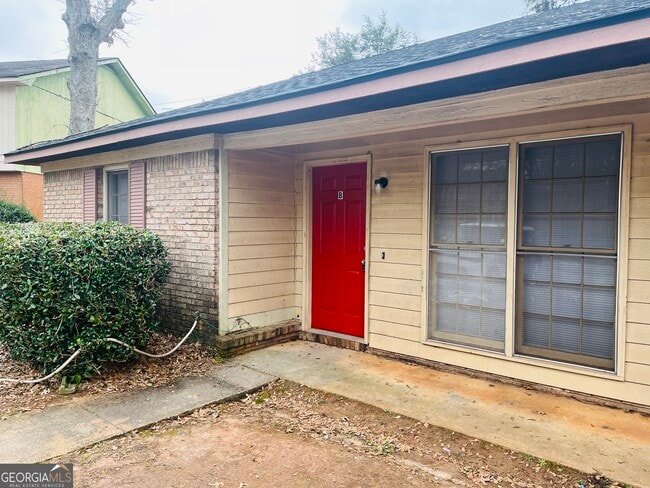 property at 104 Peachtree Ct