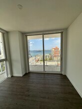 221 NE 19th St, Unit B2 in Miami, FL - Building Photo - Building Photo