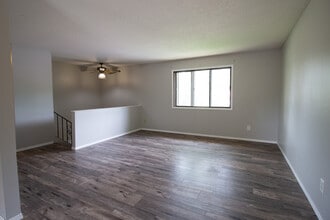 1000 Lakota Ave in Brandon, SD - Building Photo - Building Photo