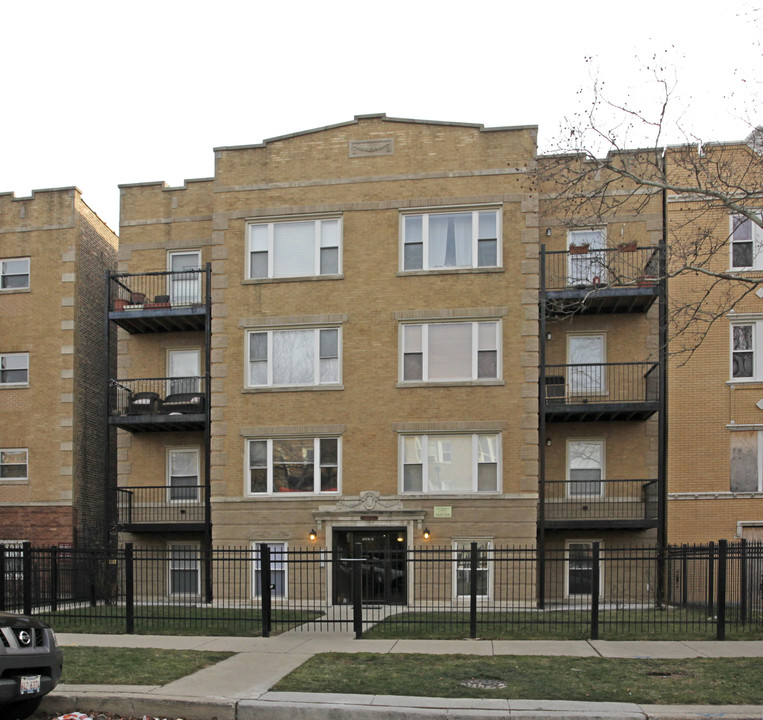 6109-6111 N Claremont Ave in Chicago, IL - Foto de edificio