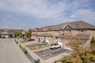 43-55 Stirrup Crt in Brampton, ON - Building Photo
