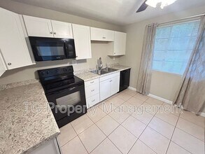 3958 Hunter Cir in Jacksonville, FL - Building Photo - Building Photo