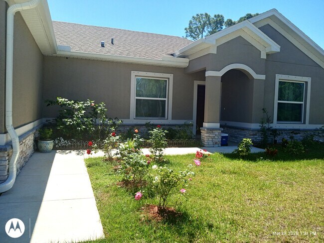 8245 Larrimore Ave in North Port, FL - Building Photo - Building Photo