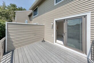 592 Mountain Rd in West Hartford, CT - Building Photo - Building Photo