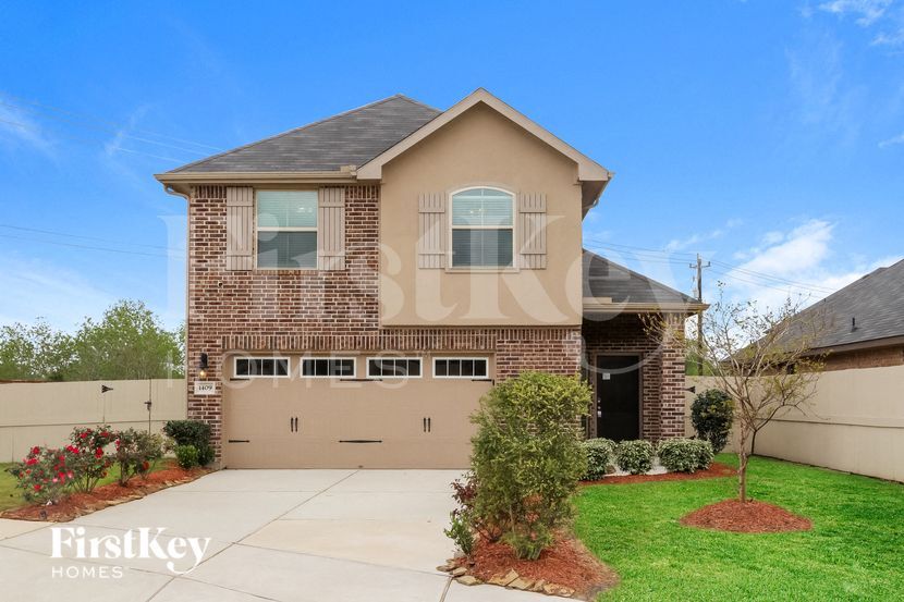 1409 Woods Lake Ct in Houston, TX - Building Photo