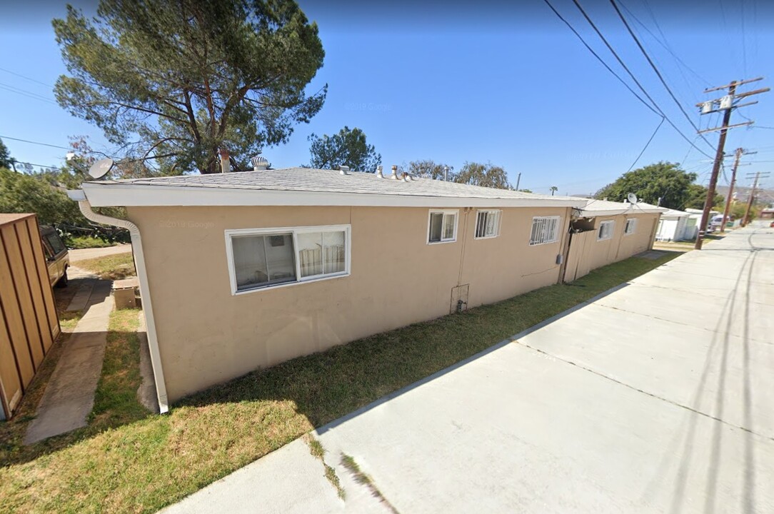 572 Richfield Ave in El Cajon, CA - Building Photo