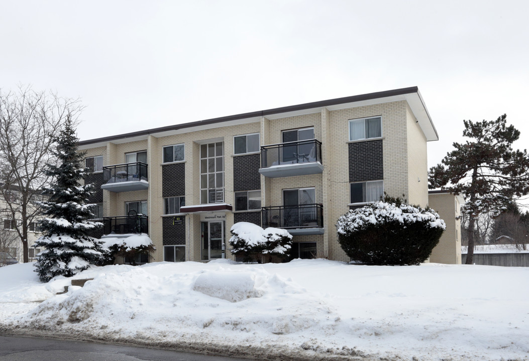 93 Westwood Dr in Kitchener, ON - Building Photo