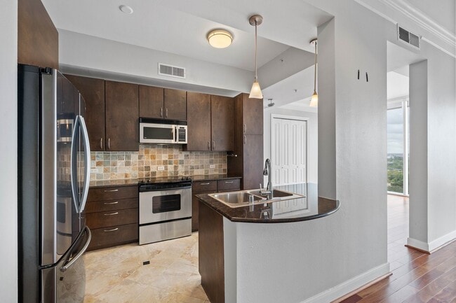 3333 Allen Pkwy in Houston, TX - Building Photo - Building Photo