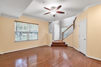 5400 Cheyenne Knoll Pl in Alexandria, VA - Foto de edificio - Building Photo