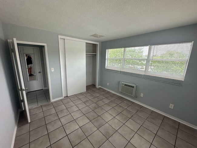 2917 Middle River Dr in Fort Lauderdale, FL - Building Photo - Building Photo