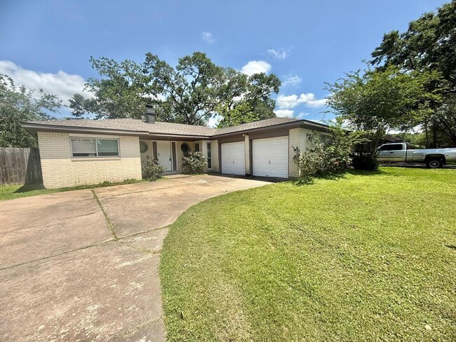 306 Coburn St in League City, TX - Foto de edificio - Building Photo