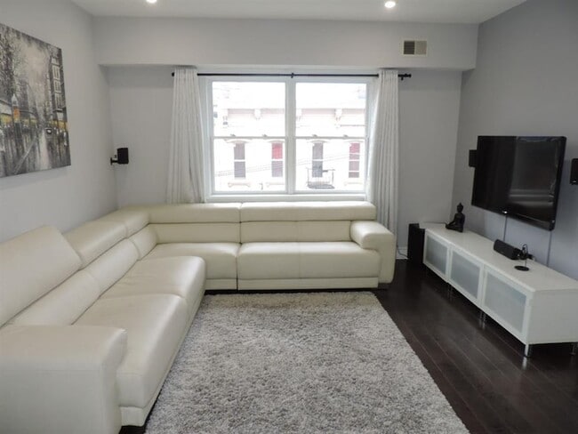 84 Bloomfield St in Hoboken, NJ - Foto de edificio - Building Photo