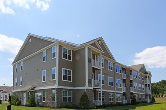 Woodmont Ridge at Upper Macungie in Allentown, PA - Foto de edificio - Building Photo