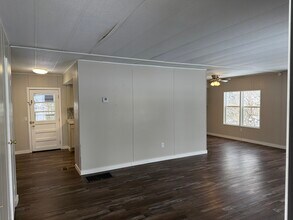 208 Slate Hill Rd in Telford, TN - Foto de edificio - Building Photo