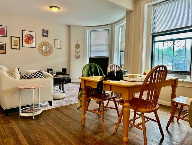 1942 Beacon St, Unit 1