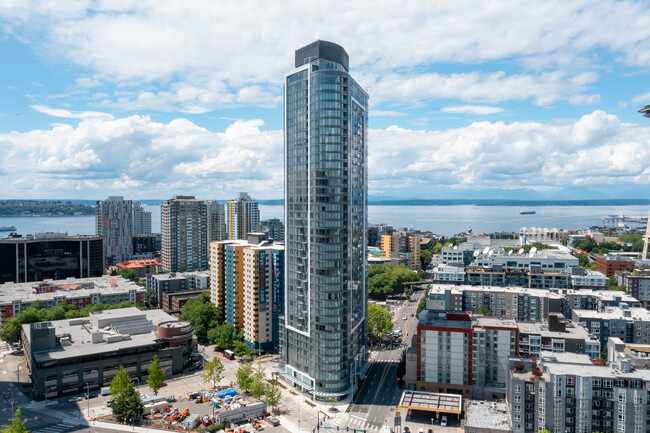 Spire in Seattle, WA - Foto de edificio - Building Photo