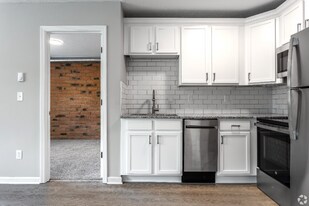 131 N High St in Gahanna, OH - Building Photo