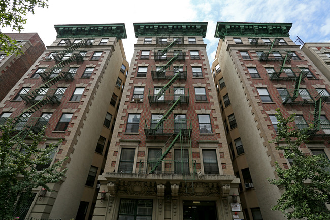 Elevatored Apartment Building in New York, NY - Foto de edificio - Building Photo